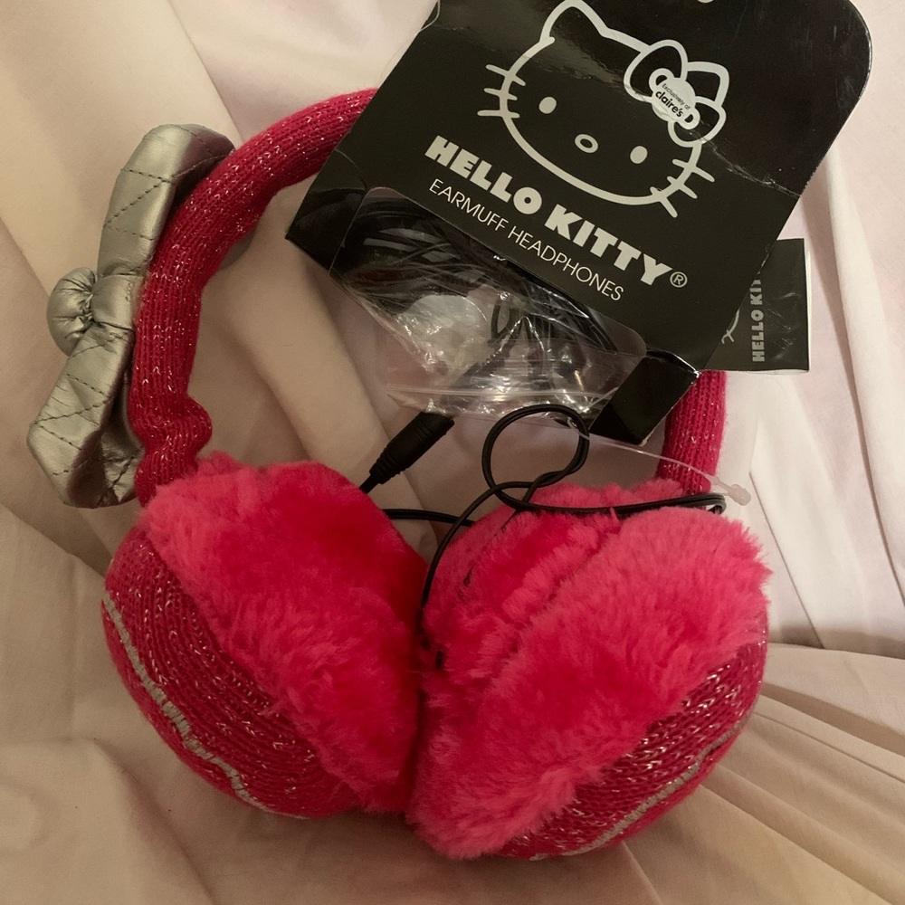 Hello Kitty earmuff headphones by sanrio/Berkshire fashions